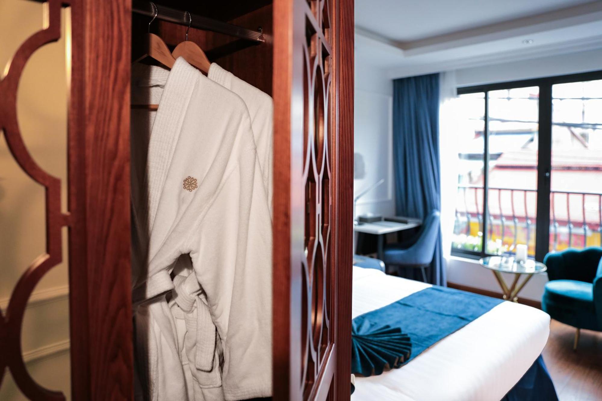 Hotel Fiesta And Hanoi